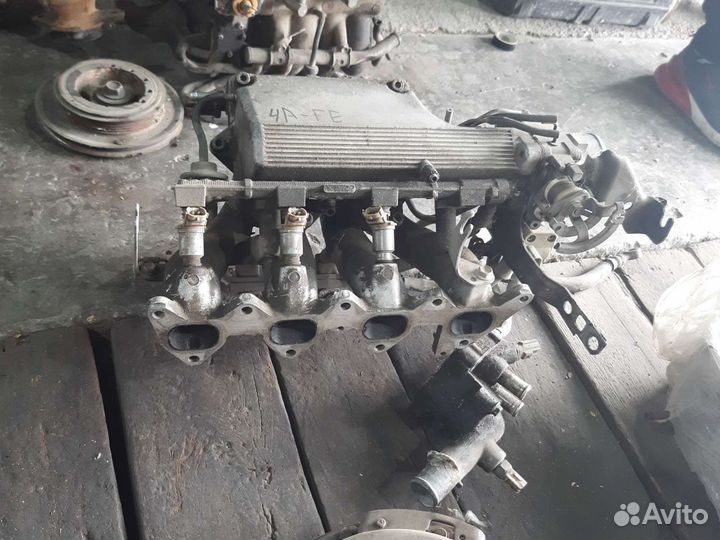 Впускной коллектор 4A-FE в сборе