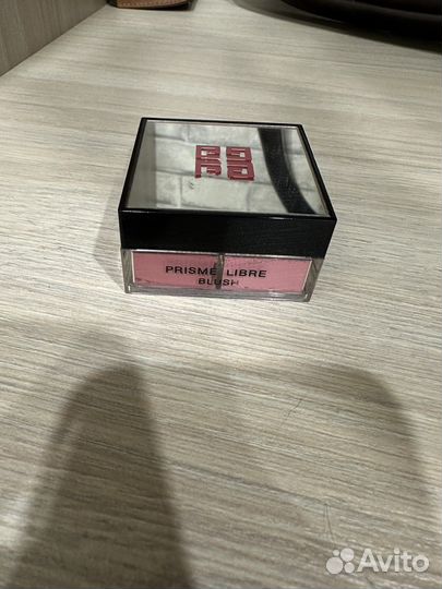 Givenchy румяна