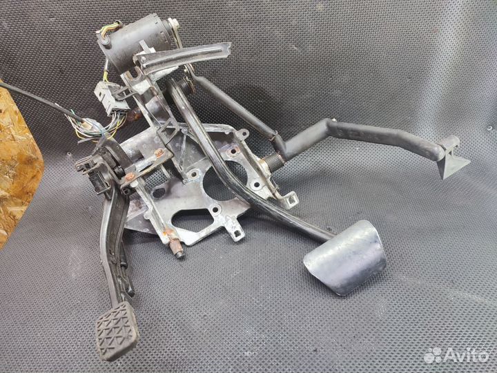 Педальный узел для BMW 7 E38