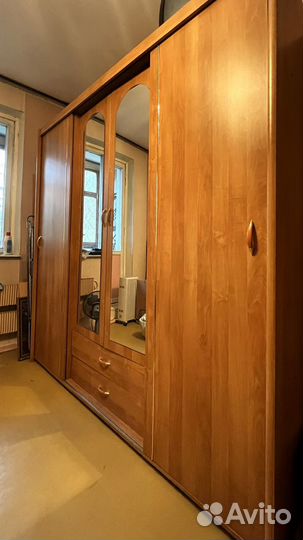 Шкаф купе с зеркалом