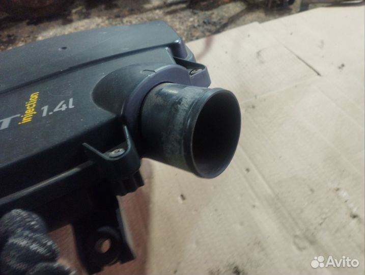 Корпус воздушного фильтра Sandero 1 Stepway 1.4