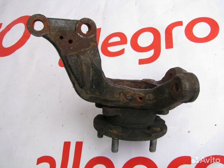 Lexus NX Rav 4 кулак поворотный передний левый