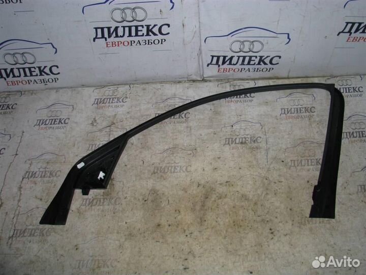 Накладка двери передней левой Audi Q5