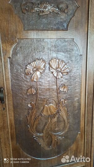 Старинный шкаф