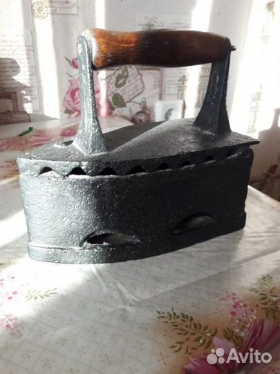 Утюг старинный