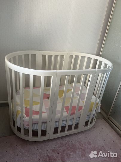 Детская кроватка с маятником круглая