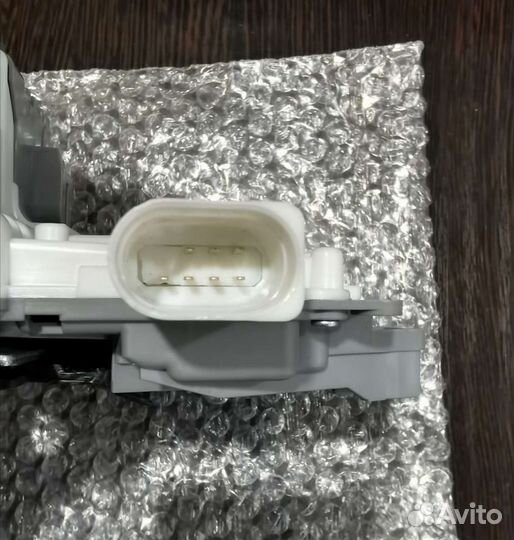 Замок передний правый VAG. Новый