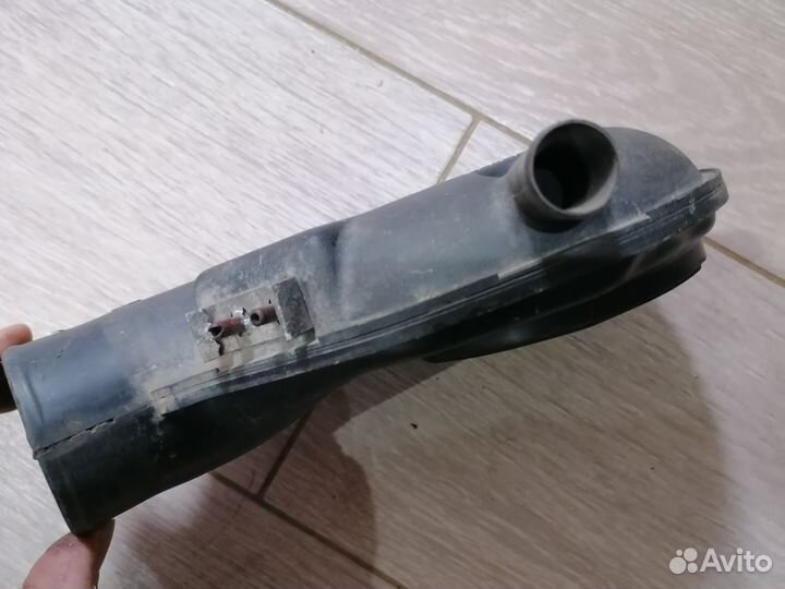 Патрубок воздухозаборника VW Passat (B3) 1988-1993