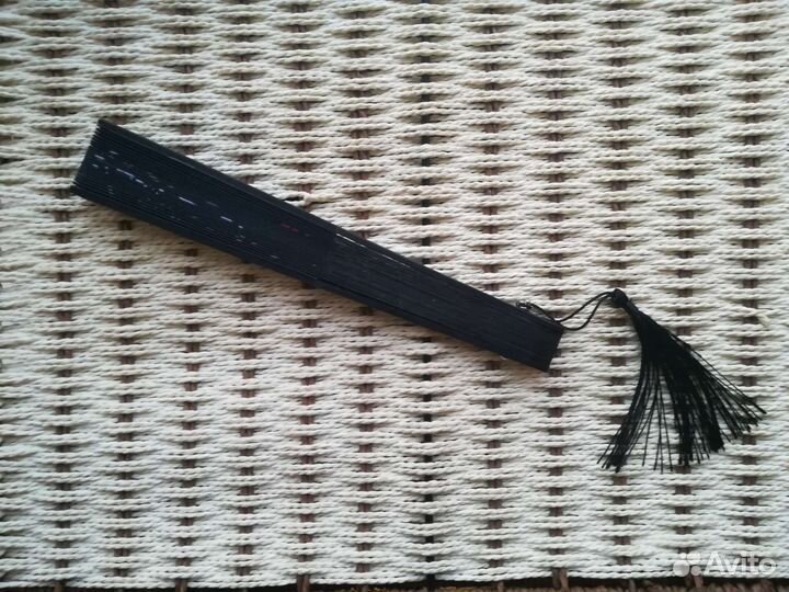 Веер ручной складной деревянный