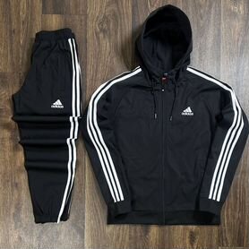 Спортивный костюс Adidas