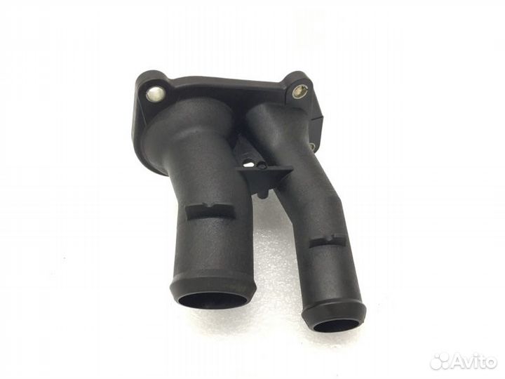 Фланец системы охлаждения Ford Focus 1.6L duratec