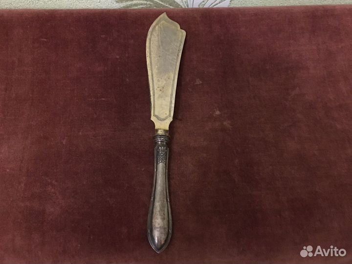 Нож для торта с серебряной ручкой производство Гер