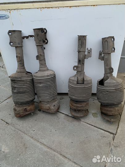 Пневмостойка для Lexus RX350