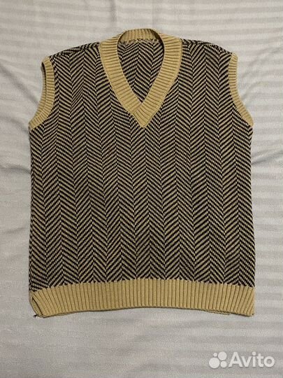 Жилетка женская вязанная