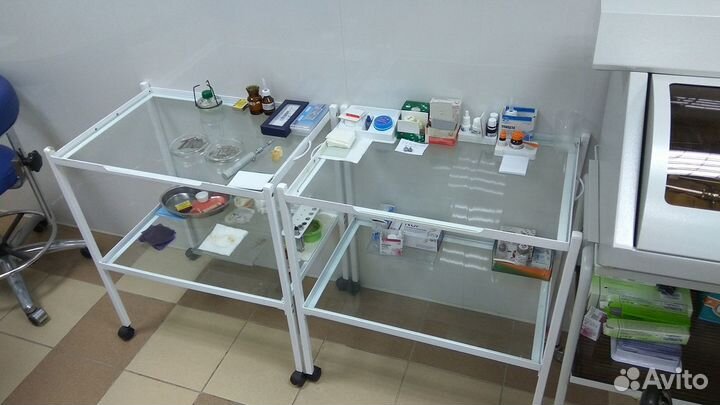 Медицинский столик стеклянный на колесиках (4 шт)