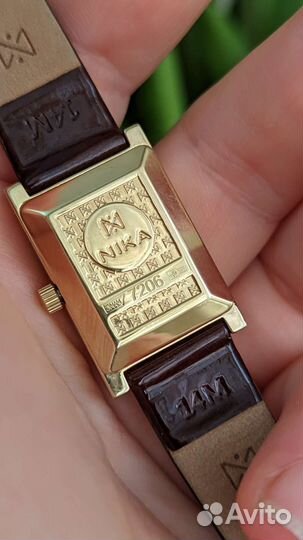 Золотые часы ника