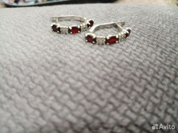 Продам серьги серебряные 925 пробы