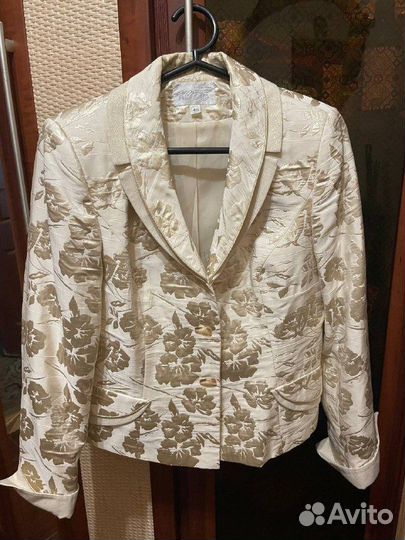 Костюм женский нарядный 46 48