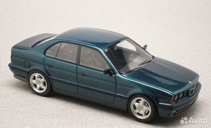 BMW M5 E34 NEO Scale Models 1:43