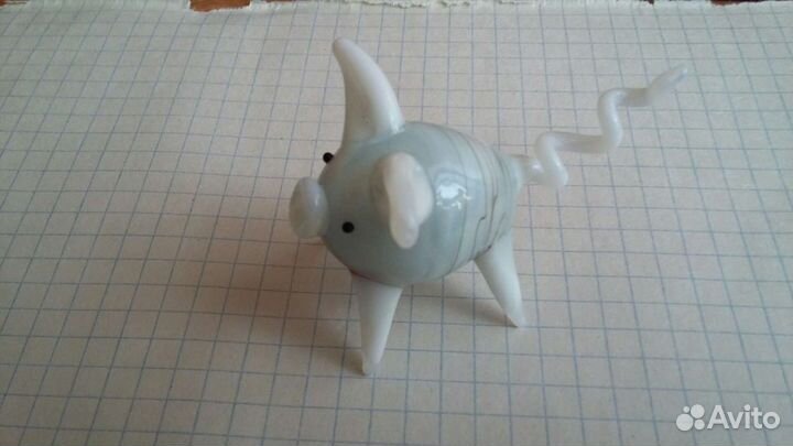 Статуэтка из стекла