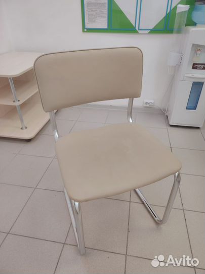 Стул бежевый