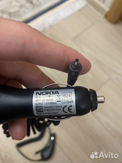 Автомобильная зарядка для телефона