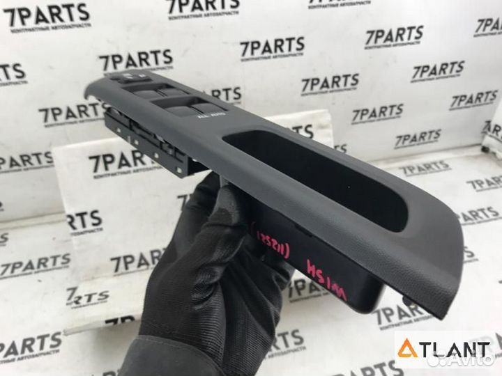 Блок упр. стеклоподьемниками передний правый toyot