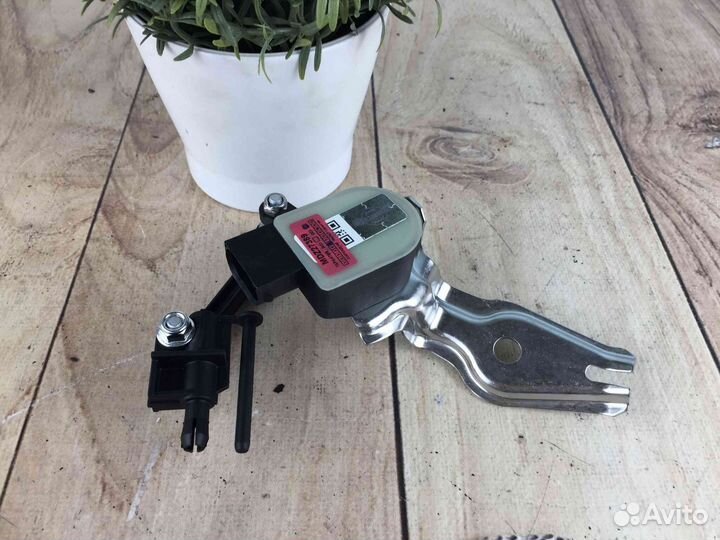 Датчик дорожного просвета Cayenne передний левый