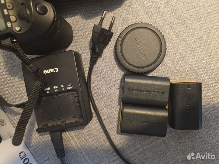 Зеркальный фотоаппарат canon