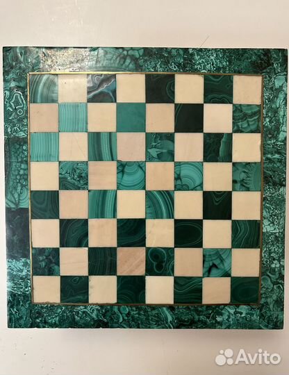 Шахматная доска малахитовая