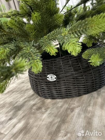 Плетёная корзина-юбка для ёлки