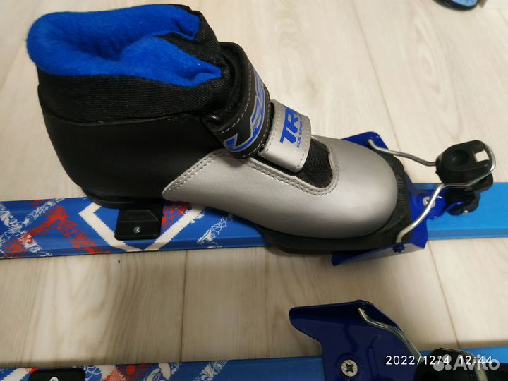 Лыжи беговые и ботинки размер 32