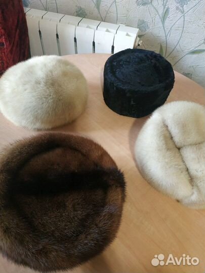 Шапки женские норковые бу, вещи для девочки