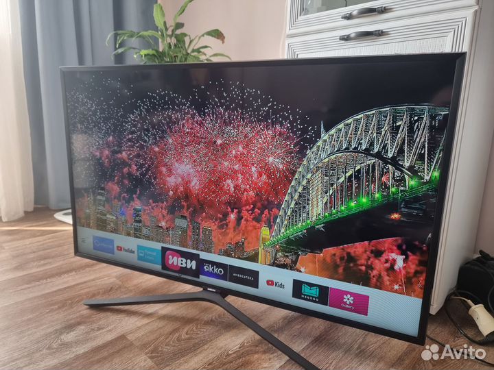 Samsung UE43N5500 full HD, смарт тв,wifi Tizen OS