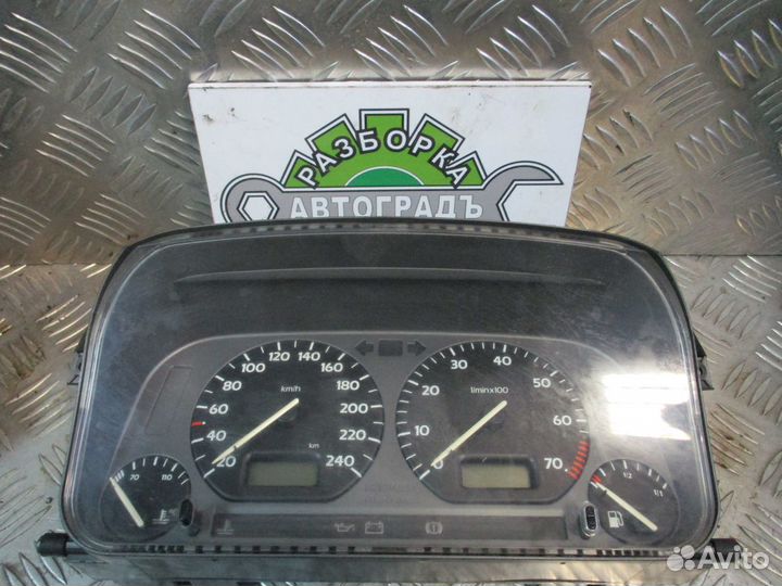 Панель приборов Фольксваген Гольф 3 1992г
