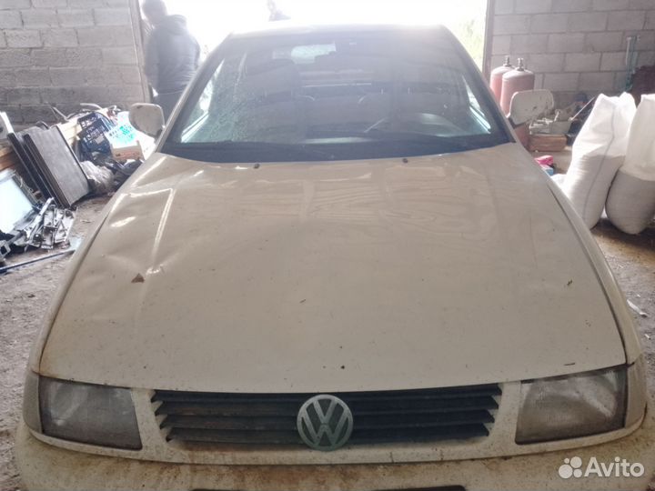 Volkswagen Polo 1.6 МТ, 1997, 207 698 км