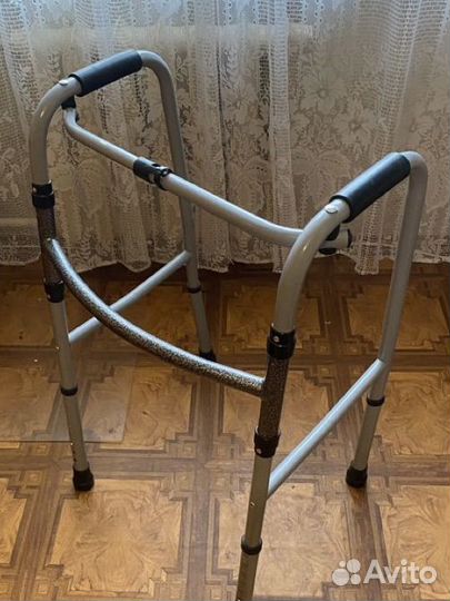 Ходунки для пожилых людей