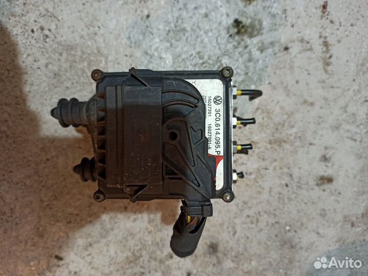Блок ABS VW Passat B6