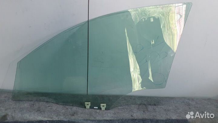 Стекло двери переднее правое Mazda 3 BK