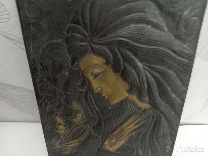 Чеканка СССР Девушка с 2-мя цветками