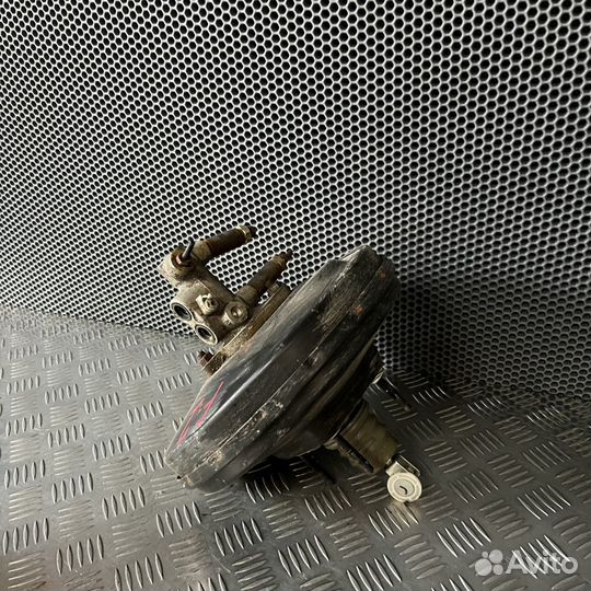 Усилитель тормозов вакуумный Ford Focus