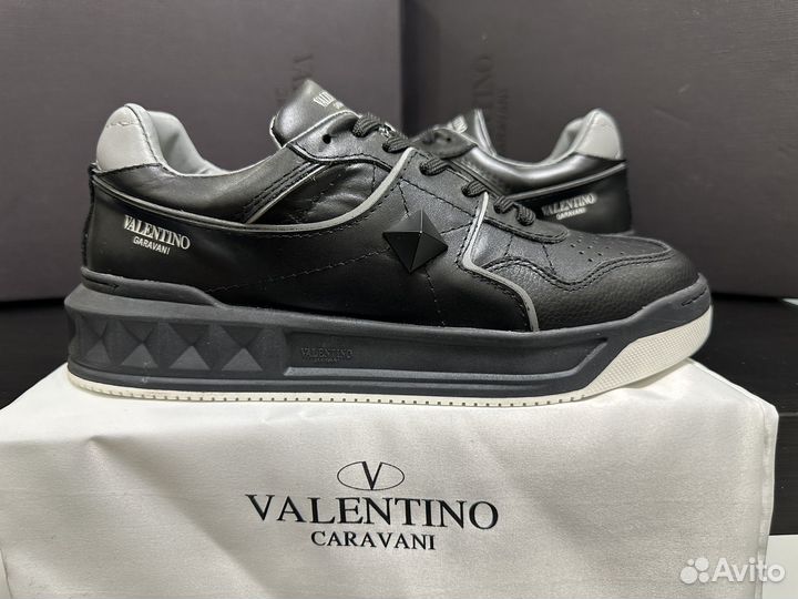 Кроссовки Valentino