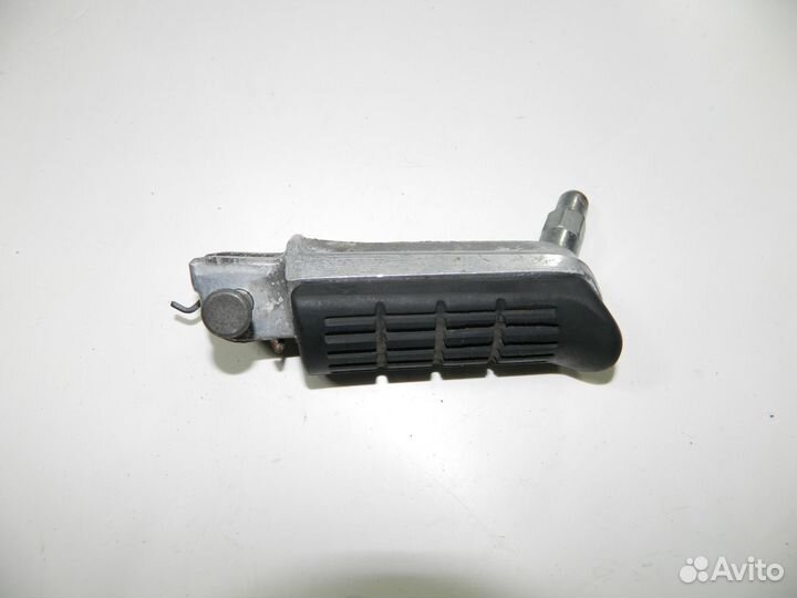 Подножка водителя правая Honda VTR 1000 F