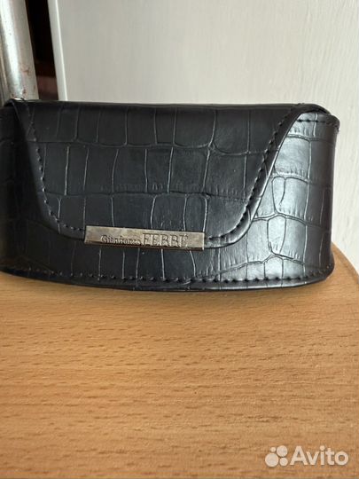 Солнцезащитные очки женские брендовые