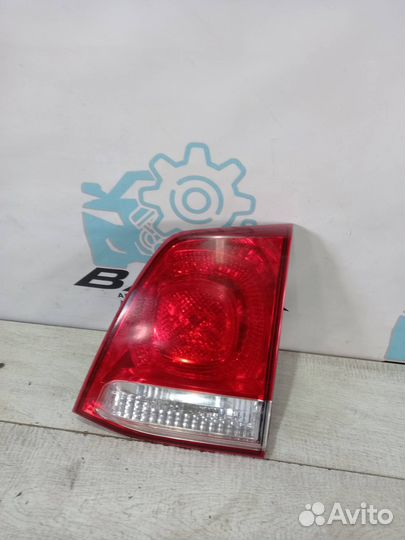 Фонарь задний крышки багажника Toyota Land Cruiser