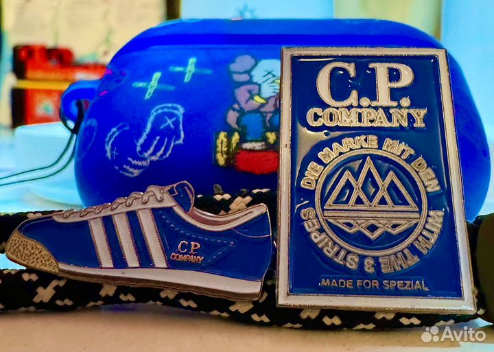 Значок adidas & c.p. company