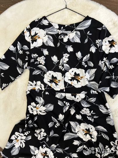 Женское платье в цветок черн 54