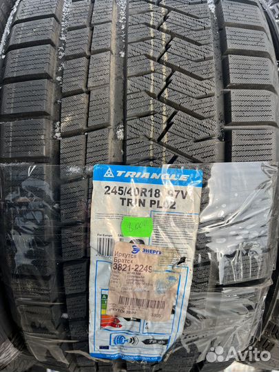 Triangle Snowlink PL02 245/40 R18