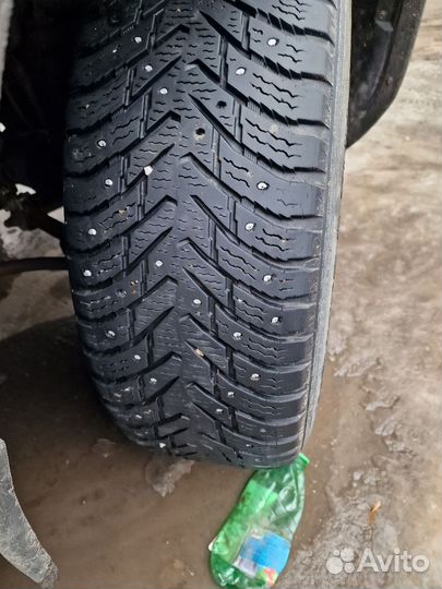 Nokian Tyres Hakkapeliitta 8 215/65 R16 43T