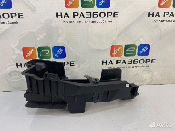 Ящик для инструментов задний правый Audi Q3 8UB